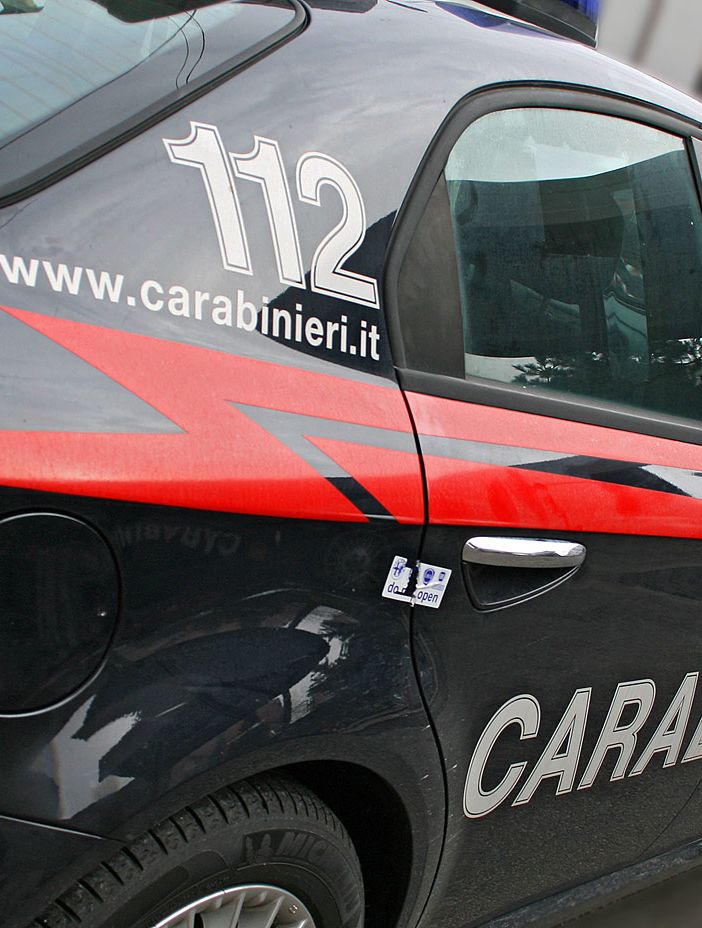 Finto carabiniere viaggia in taxi e ruba 50.000 euro a un anziano