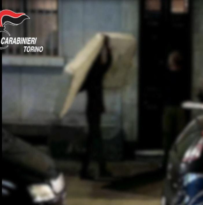 Favorivano l’immigrazione e la permanenza illegale di clandestini: blitz all'alba in Piemonte [VIDEO]