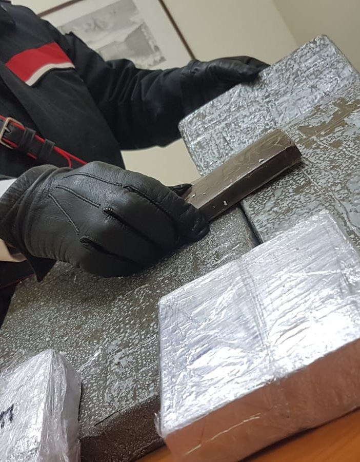 Controlli dei Carabinieri nel Torinese: in manette 3 spacciatori, chiuso un bar frequentato da pregiudicati