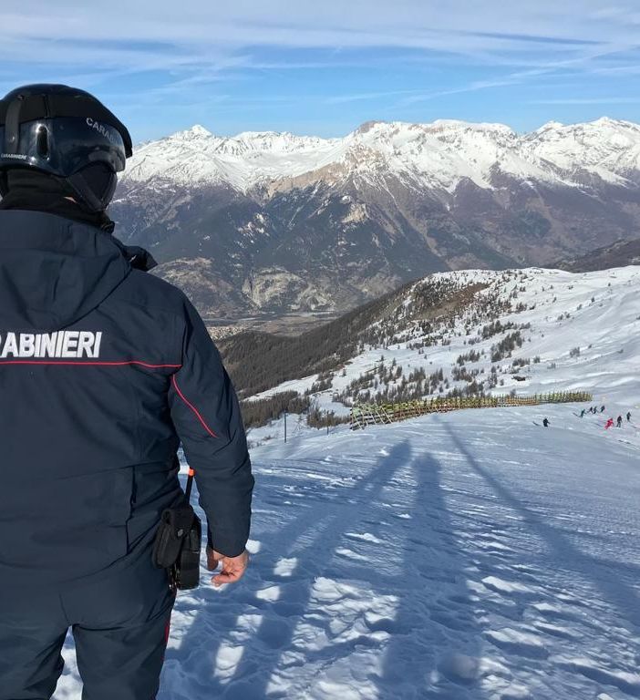 Malore per un 16enne in seggiovia a Prali: ragazzo grave in ospedale