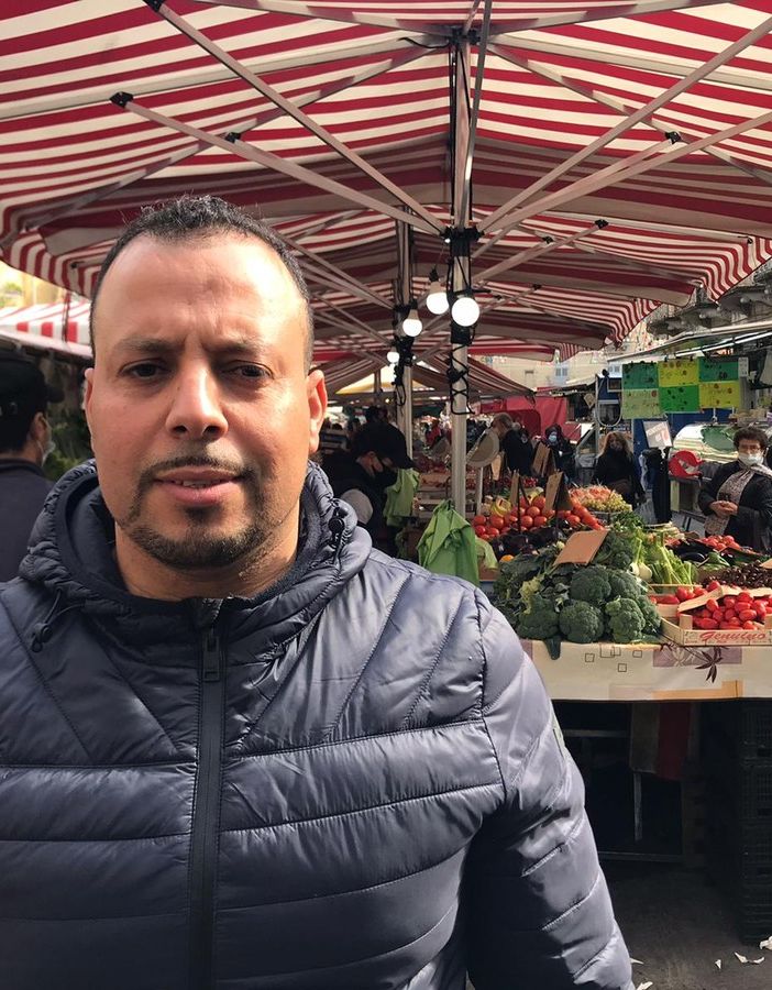 Chicco, frutta e verdura da piazza Foroni a Le Serre: “Da noi solo merce di prima qualità” [VIDEO]