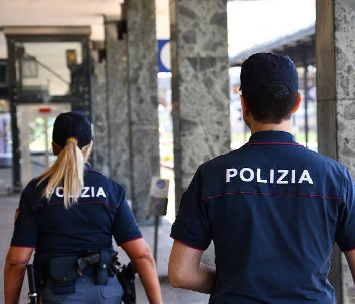 Stazioni sicure, la polizia controlla 213 bagagli: due multe