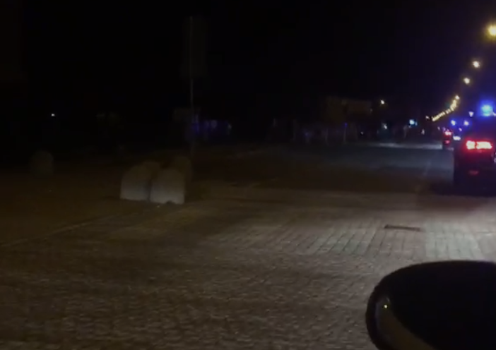 Auto dei carabinieri al buio