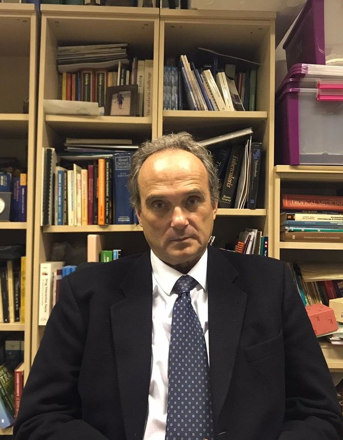 Coronavirus, per il virologo Di Perri &quot;sarà un Natale dimezzato&quot;