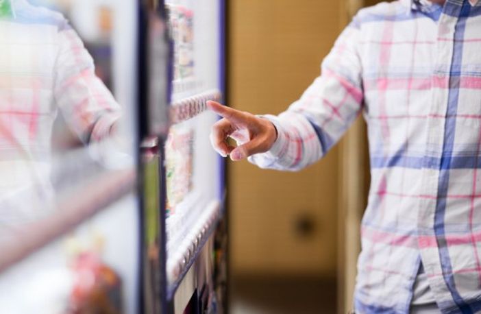 Ragazzi dipendenti da merendine ed energy drinks, l'allarme di Coldiretti