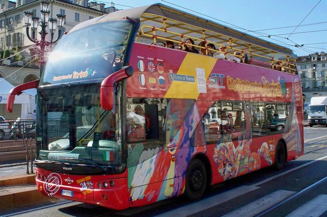 &quot;Coronavirus sul commercio come uno tsunami&quot;: a Torino turismo d'affari, guide turistiche e agenzie viaggi perdono oltre l'80% del fatturato