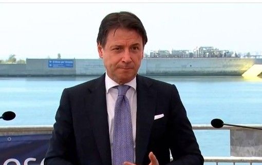 Conte ritratto nel corso del punto stampa di questa mattina