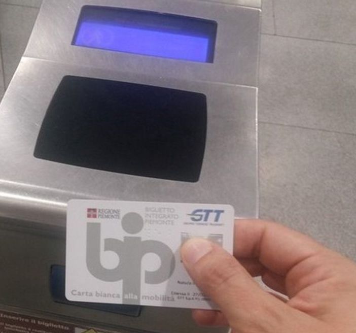 Lo sprint di Valle per la Regione: abbonamento a 99 euro per muoversi in tutto il Piemonte con i mezzi pubblici