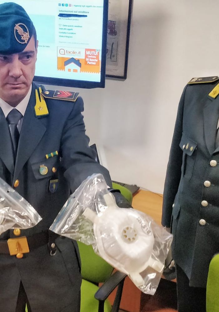 Coronavirus: mascherine vendute su Ebay a 5 mila euro, denunce e perquisizioni in tutta Italia