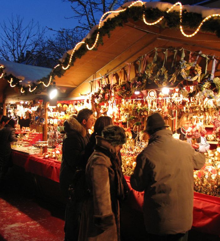 mercatino di natale illuminato