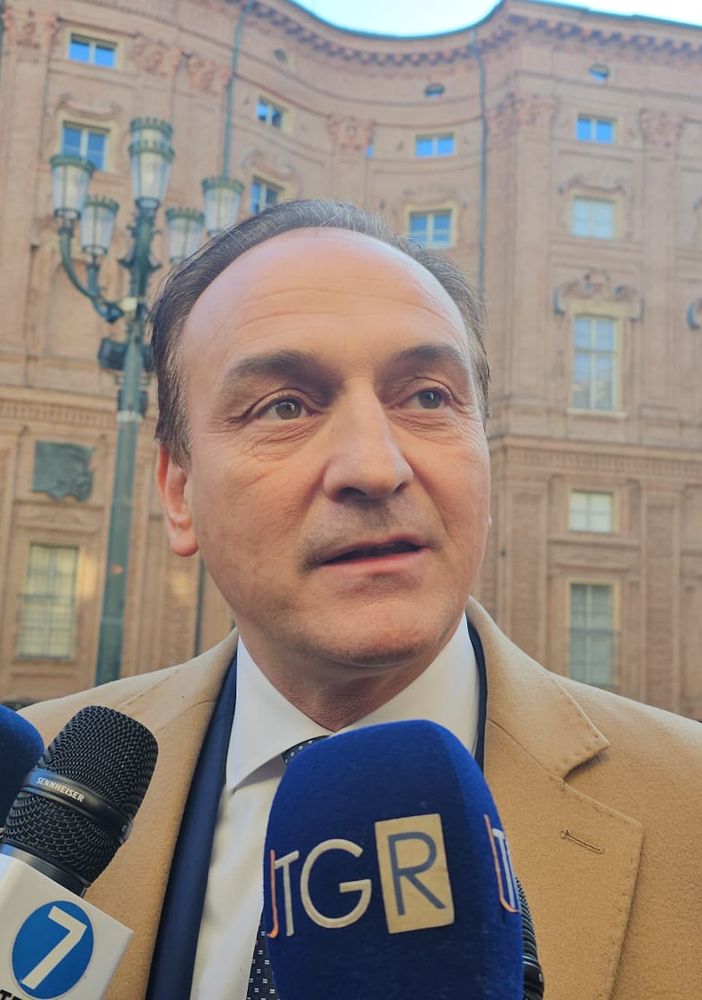 Alberto Cirio intervistato in piazza Carignano