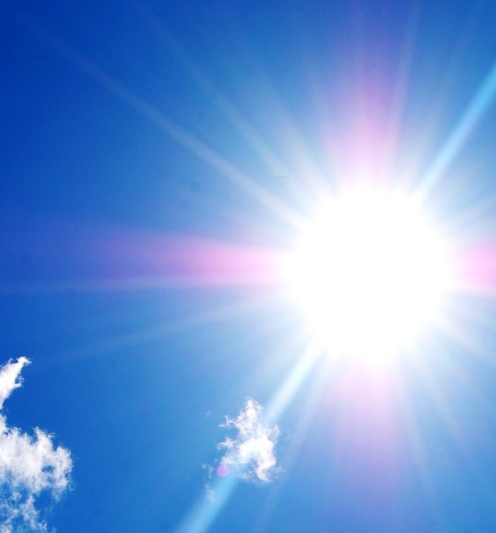 Sole nel cielo azzurro