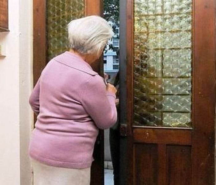 Moncalieri, finti tecnici del gas scoperti da un anziano (foto di archivio)