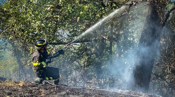 Due incendi in Val di Susa: vigili del fuoco al lavoro a San Giorio e a Bardonecchia