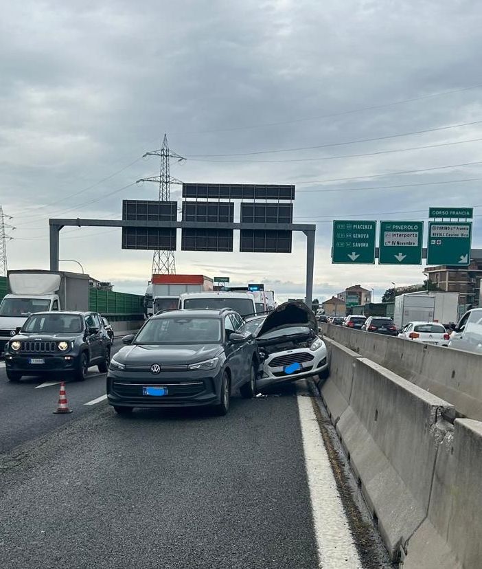 Incidente all'altezza di corso Francia: traffico paralizzato sulla tangenziale