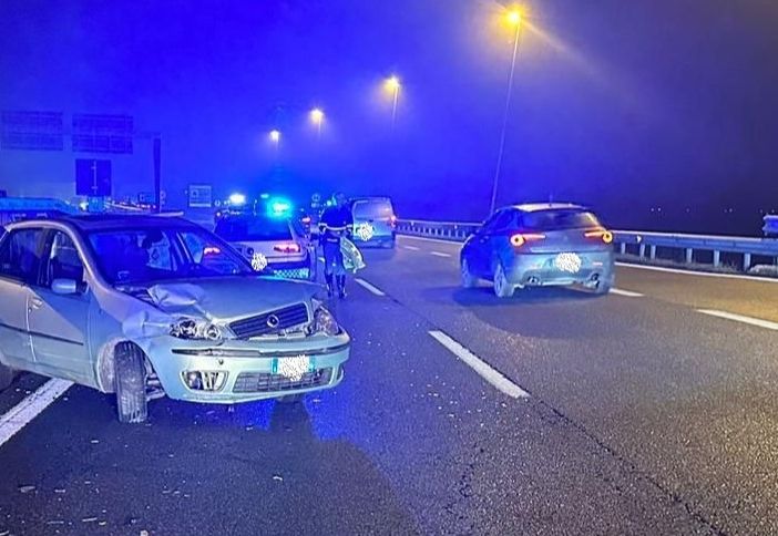 Auto sbanda sul raccordo Torino-Pinerolo, ferita una donna. Pochi disagi alla circolazione