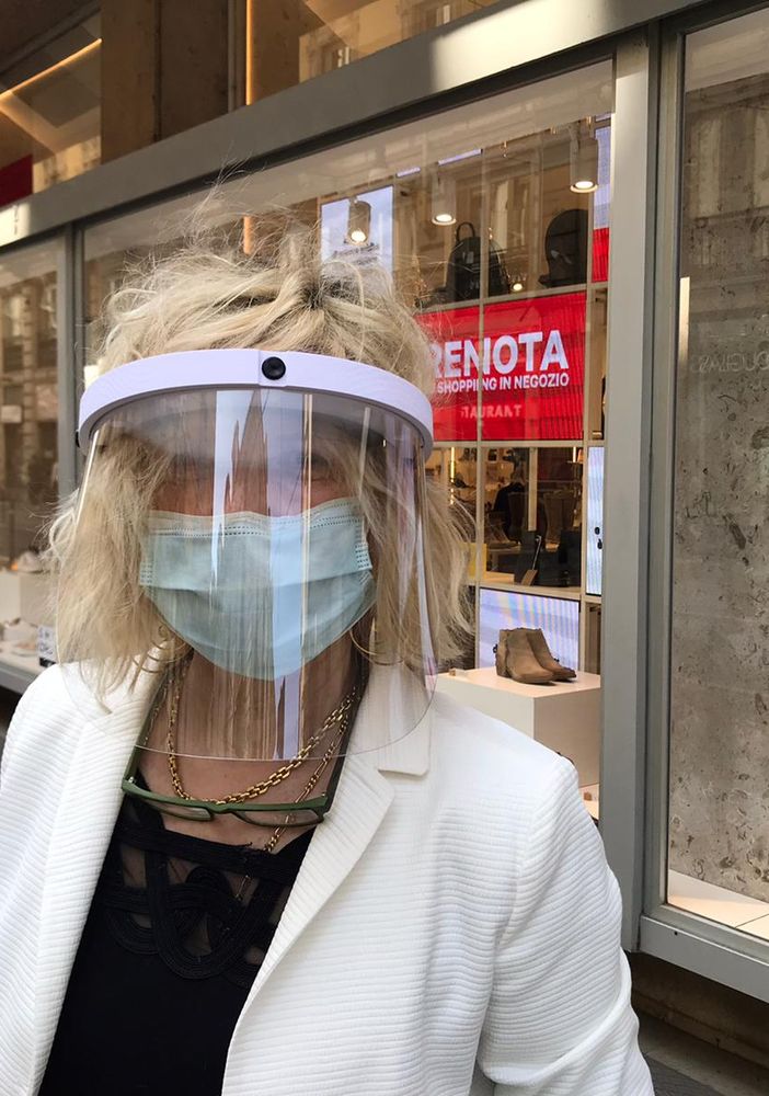 Da oggi fino al 2 giugno in Piemonte obbligo di mascherina all'aperto