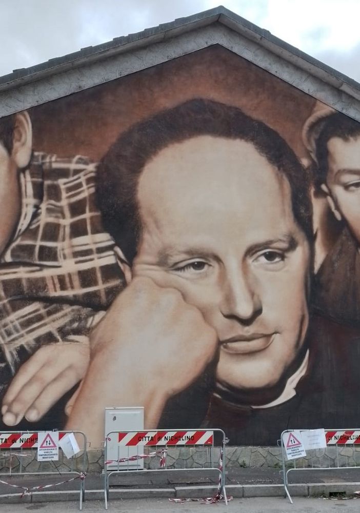 Il murale dedicato da Nichelino a don Lorenzo Milani