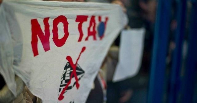 Nuovo blitz dei No Tav, occupati i binari della linea ferroviaria Torino-Modane