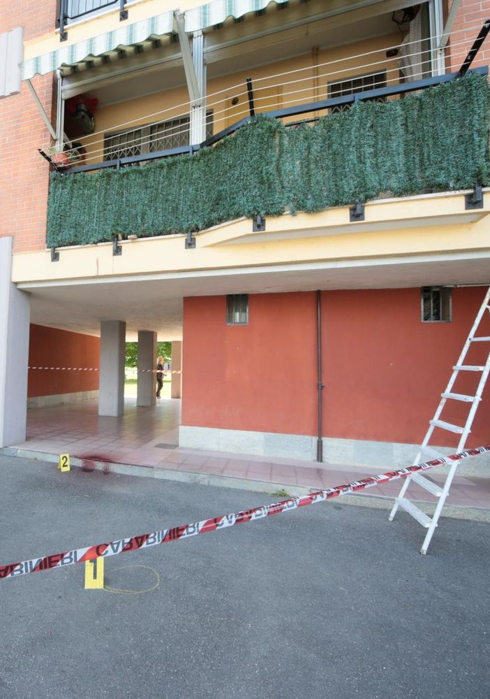 Tragedia a Volvera: spara e uccide l'ex moglie, ferita anche la figlia di 29 anni
