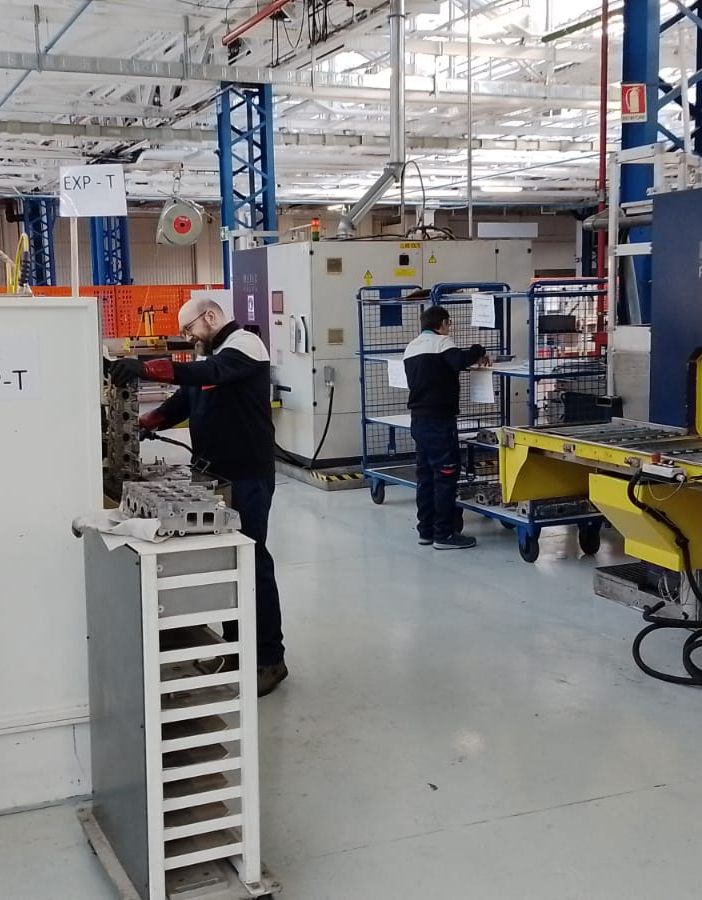 operai al lavoro