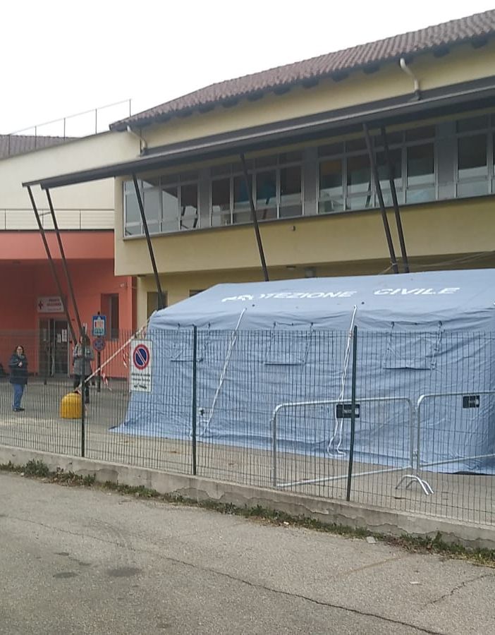 l'esterno dell'ospedale San Lorenzo di Carmagnola