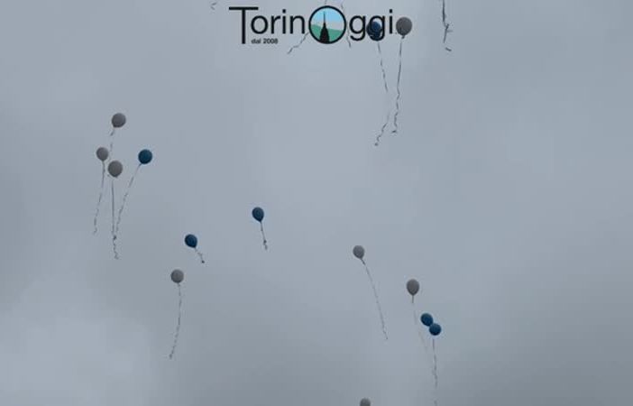 I palloncini liberati nel cielo di Carmagnola in occasione dei funerali delle due vittime, lo scorso febbraio I palloncini liberati nel cielo di Carmagnola in occasione dei funerali delle due vittime, lo scorso febbraio