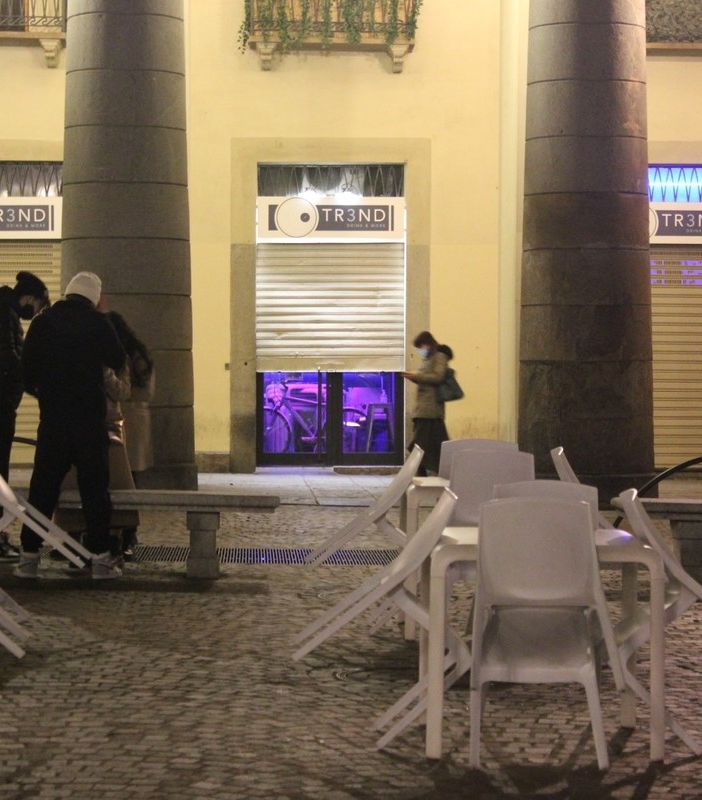 con la zona arancione chiusura di bar e ristoranti, 7 giorni su 7