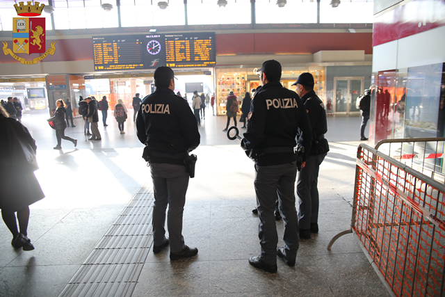 7 indagati e quasi 3 mila persone identificate: i numeri del bilancio settimanale della Polizia nelle stazioni e sui treni del Piemonte