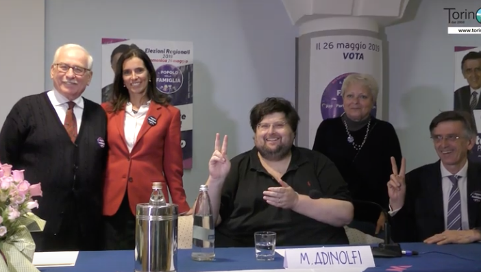 tavolata di personaggi politici