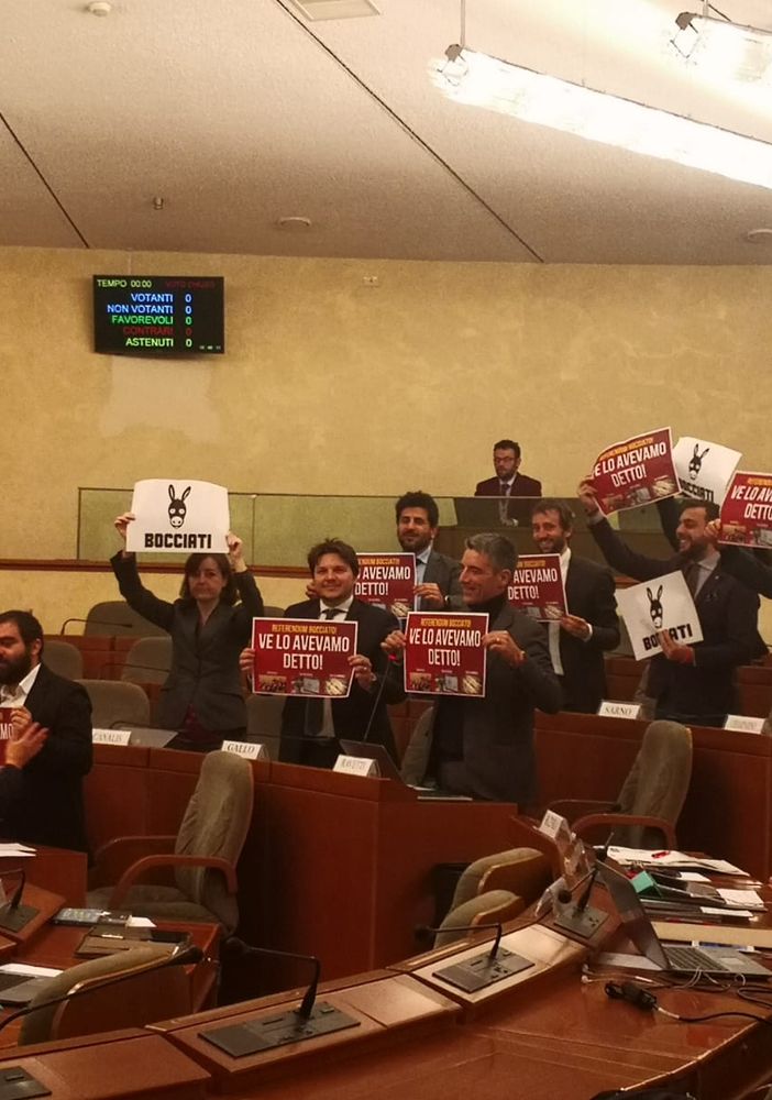 Referendum elettorale, opposizione protesta a Palazzo Lascaris: &quot;Maggioranza bocciata&quot;