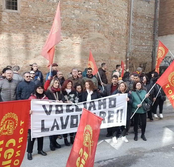 Crisi Delgrosso, lavoratori in presidio sotto il Consiglio Regionale