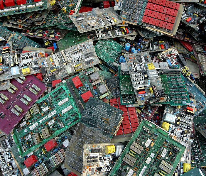 raccolta di rifiuti elettronici