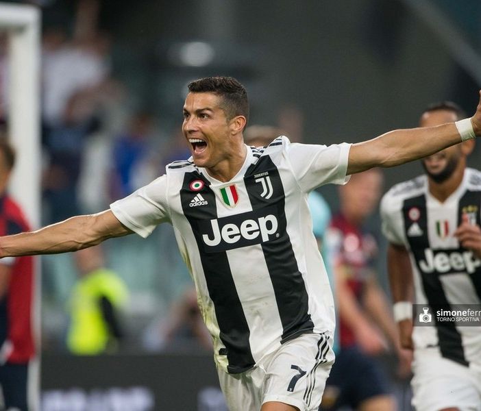 Ronaldo positivo al Covid. L'annuncio che sconvolge il mondo del calcio (e mette a rischio il campionato)