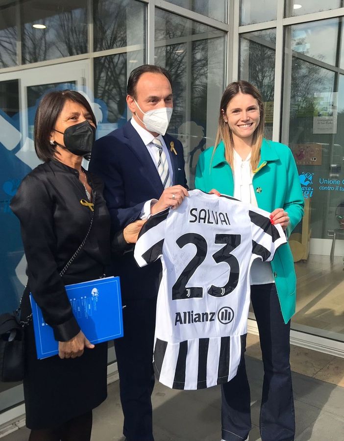 Cecilia Salvai con il presidente Alberto Cirio e la professoressa Franca Fagioli