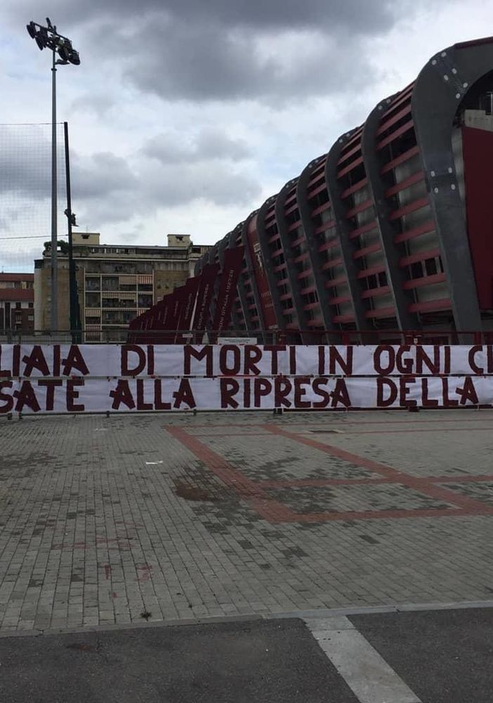 I tifosi del Toro contro la ripresa del campionato: “Migliaia di morti in ogni città, ma voi pensate alla ripresa della Serie A”