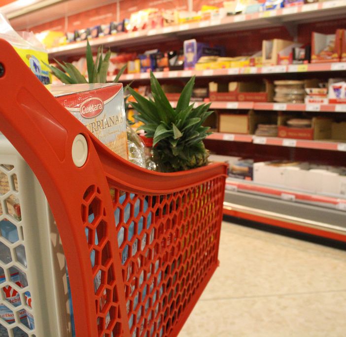 carrello del supermercato - foto d'archivio