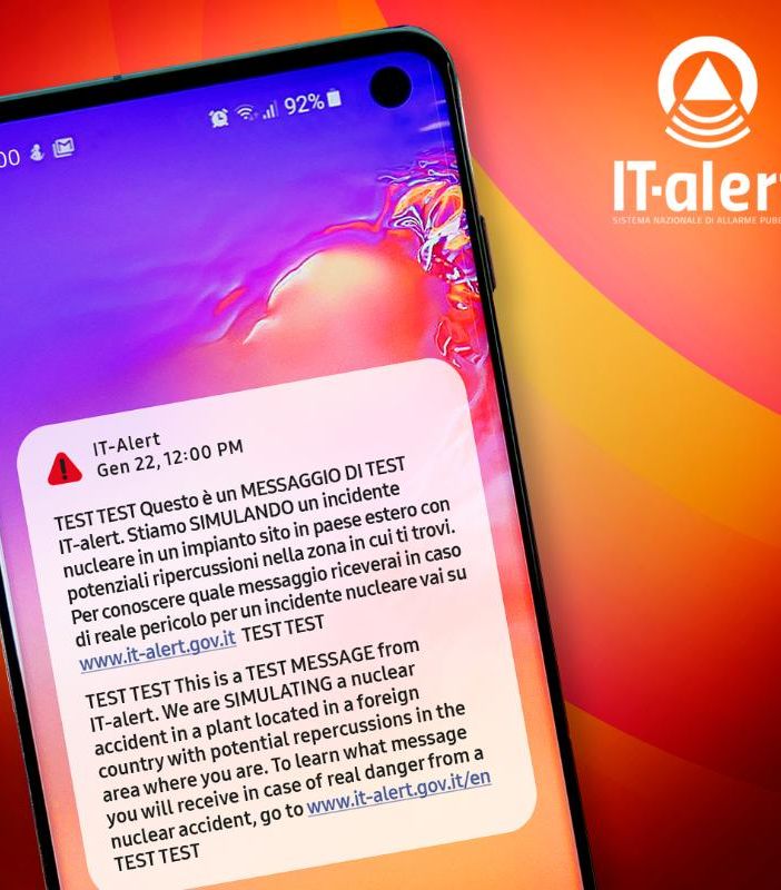 cellulare con messaggio di allarme