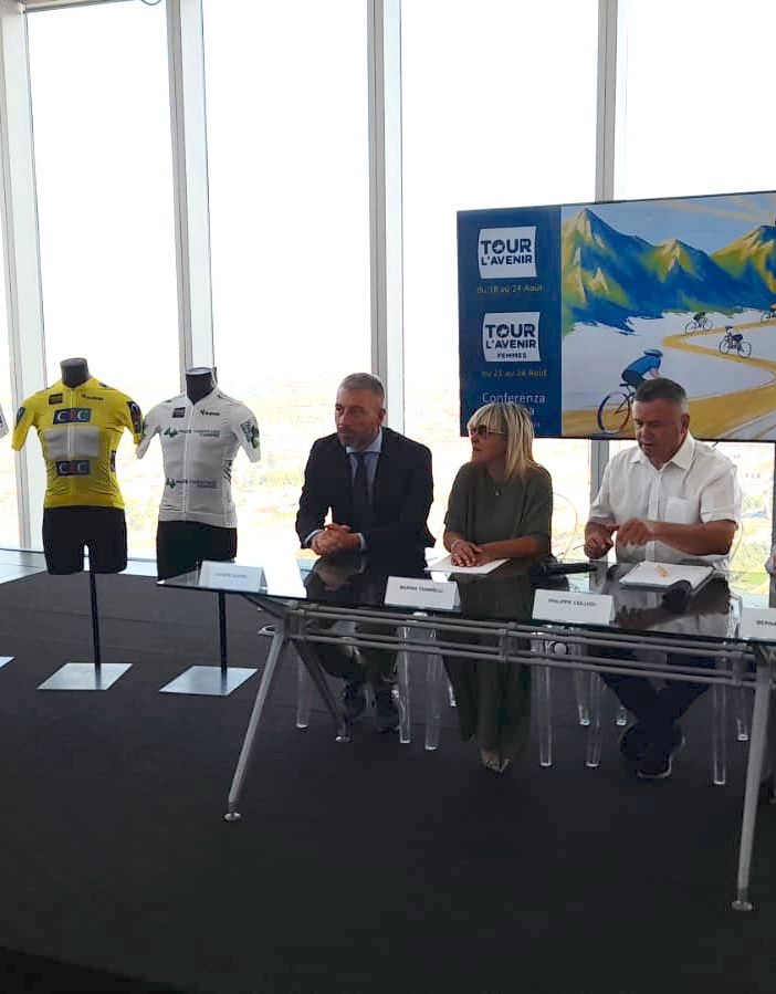 Tour de l'Avenir 2024, Torino a caccia del nuovo Pogacar sulle strade sterrate del colle delle Finestre. &quot;Aspettiamo il Tour dei grandi&quot;