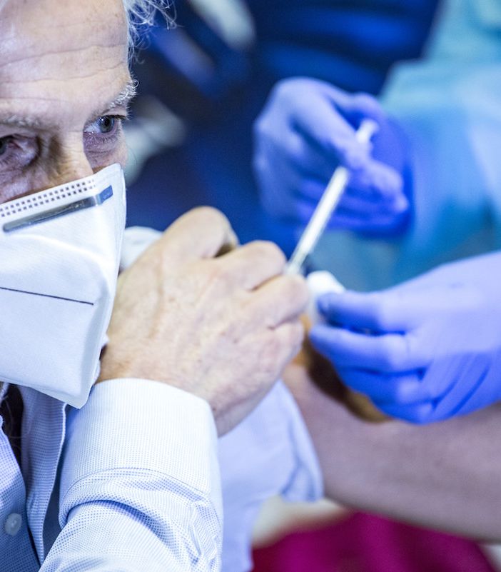 Vaccini anti Covid, Cirio: &quot;Già in moto la seconda fase per gli Over 65&quot;. E si pensa al Valentino per le somministrazioni di massa