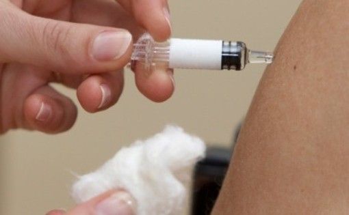 vaccinazione a un braccio