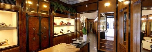 Il grazie di Terry dell’Albero delle Gioie che chiude la storica gioielleria di Saluzzo