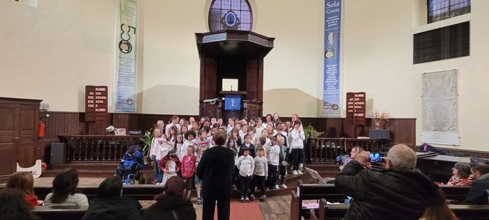 A Luserna San Giovanni il francese rientra in aula attraverso le canzoni popolari