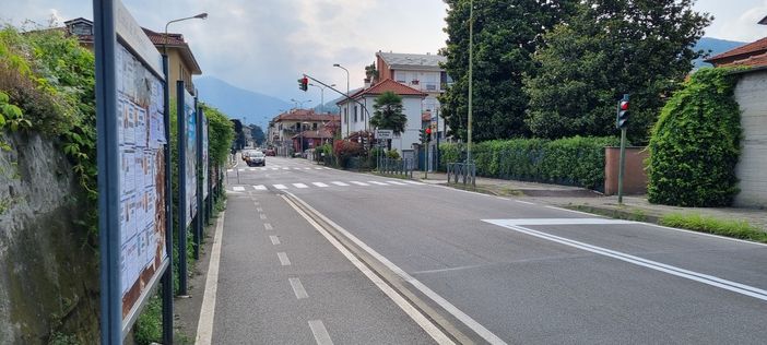 Il semaforo che verrà sostituito dalla ‘rotonda delle cicogne’ Il semaforo che verrà sostituito dalla ‘rotonda delle cicogne’