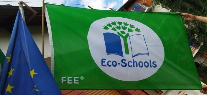 Dalla Danimarca a Bobbio Pellice: la bandiera delle eco-schools sventolerà anche il prossimo anno scolastico Dalla Danimarca a Bobbio Pellice: la bandiera delle eco-schools sventolerà anche il prossimo anno scolastico