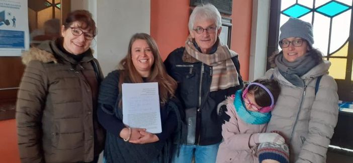 Consegna firme comitato No 5G Val Pellice municipio Luserna San Giovanni