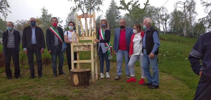 Sedie giganti al Crò