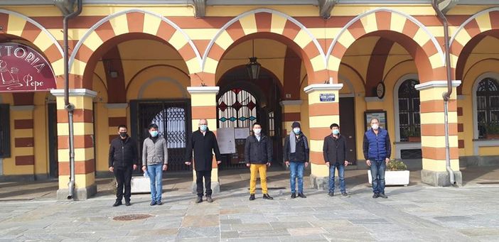 «Ci sono cinesi in piazza a Luserna San Giovanni», ma per aiutare il Comune «Ci sono cinesi in piazza a Luserna San Giovanni», ma per aiutare il Comune