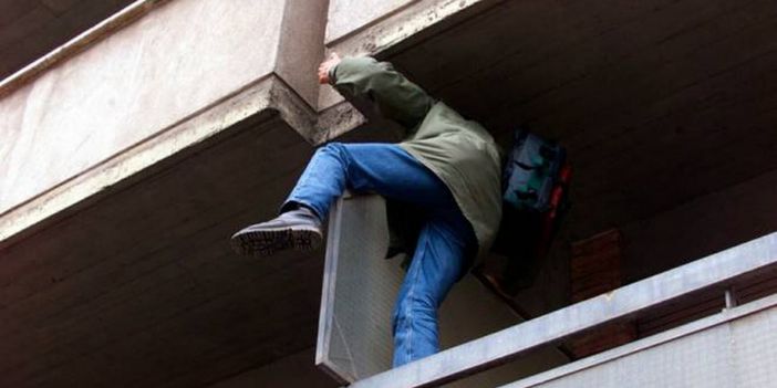 Ladri 'acrobati' svaligiano un appartamento a Nichelino (foto d'archivio) Ladri 'acrobati' svaligiano un appartamento a Nichelino (foto d'archivio)