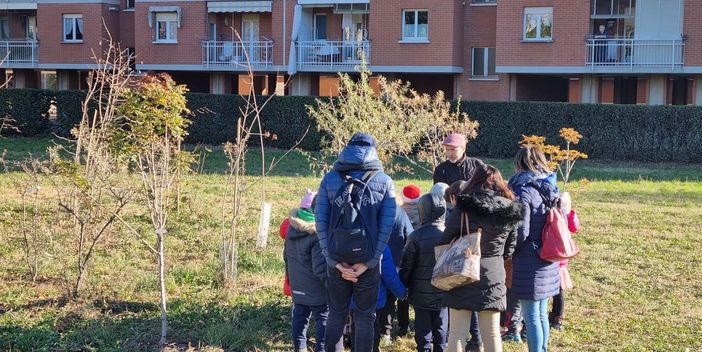 Le scuole in visita al Bosco urbano partecipato di Pinerolo Le scuole in visita al Bosco urbano partecipato di Pinerolo